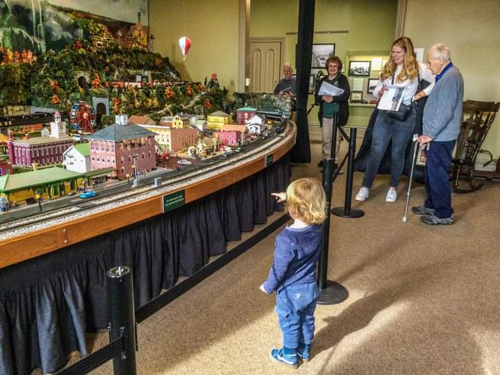 Bowdish Model Railroad guests