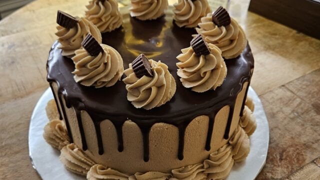 Honey Cakes – Chocolate Cake with Peanut Butter Buttercream Chocolate Ganache Drip