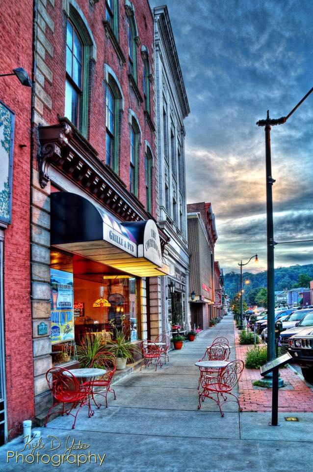 Courthouse Grille and Pub